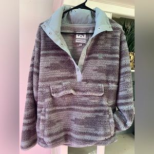 Billabong pull over size large
